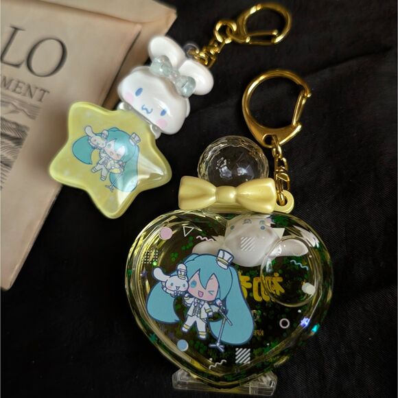 Sanrio Cinnamoroll x Hatsune Miku Keychains Set of 2 Yellow Shaker Star Heart - Picture 1 of 5